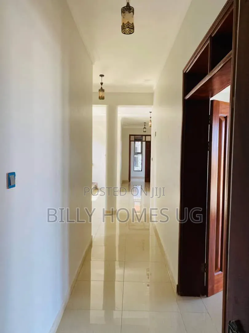 6bdrm Mansion in Ssabagabo-Makindye for sale