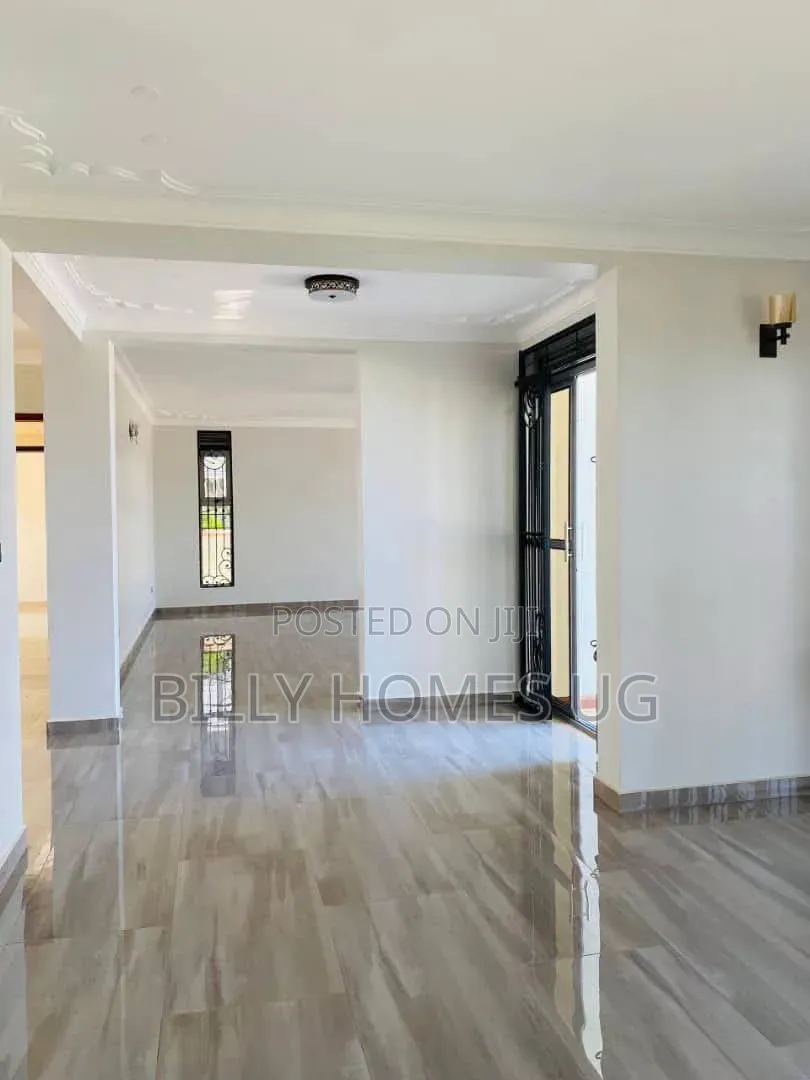 6bdrm Mansion in Ssabagabo-Makindye for sale