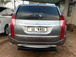 Mitsubishi Pajero 2016 Silver