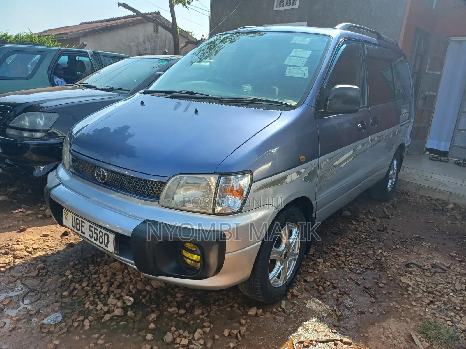 Toyota Noah 2001 Blue