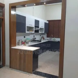 Kitchen Cabinets/Peninsula Kitchen Cabinet 800,000/- Per Running Meter