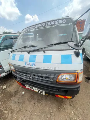Toyota HiAce 2003 White