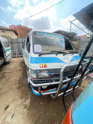 Toyota HiAce 2002 White
