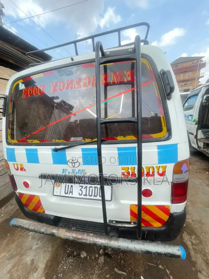 Toyota HiAce 2002 White