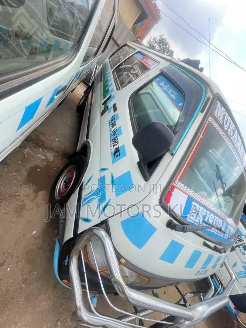 Toyota HiAce 2002 White