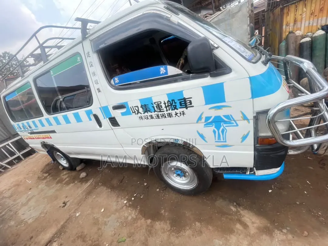 Toyota HiAce 2002 White