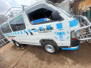 Toyota HiAce 2002 White