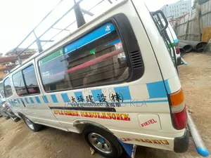 Toyota HiAce 2002 White