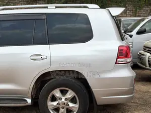 Toyota Land Cruiser 4.6 V8 ZX 2010 Silver