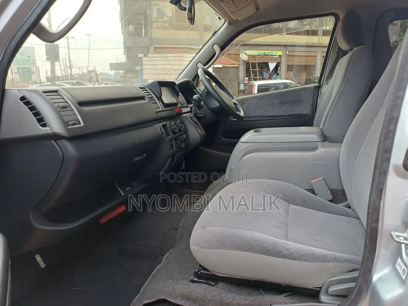 Toyota HiAce 2013 Silver