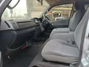 Toyota HiAce 2013 Silver