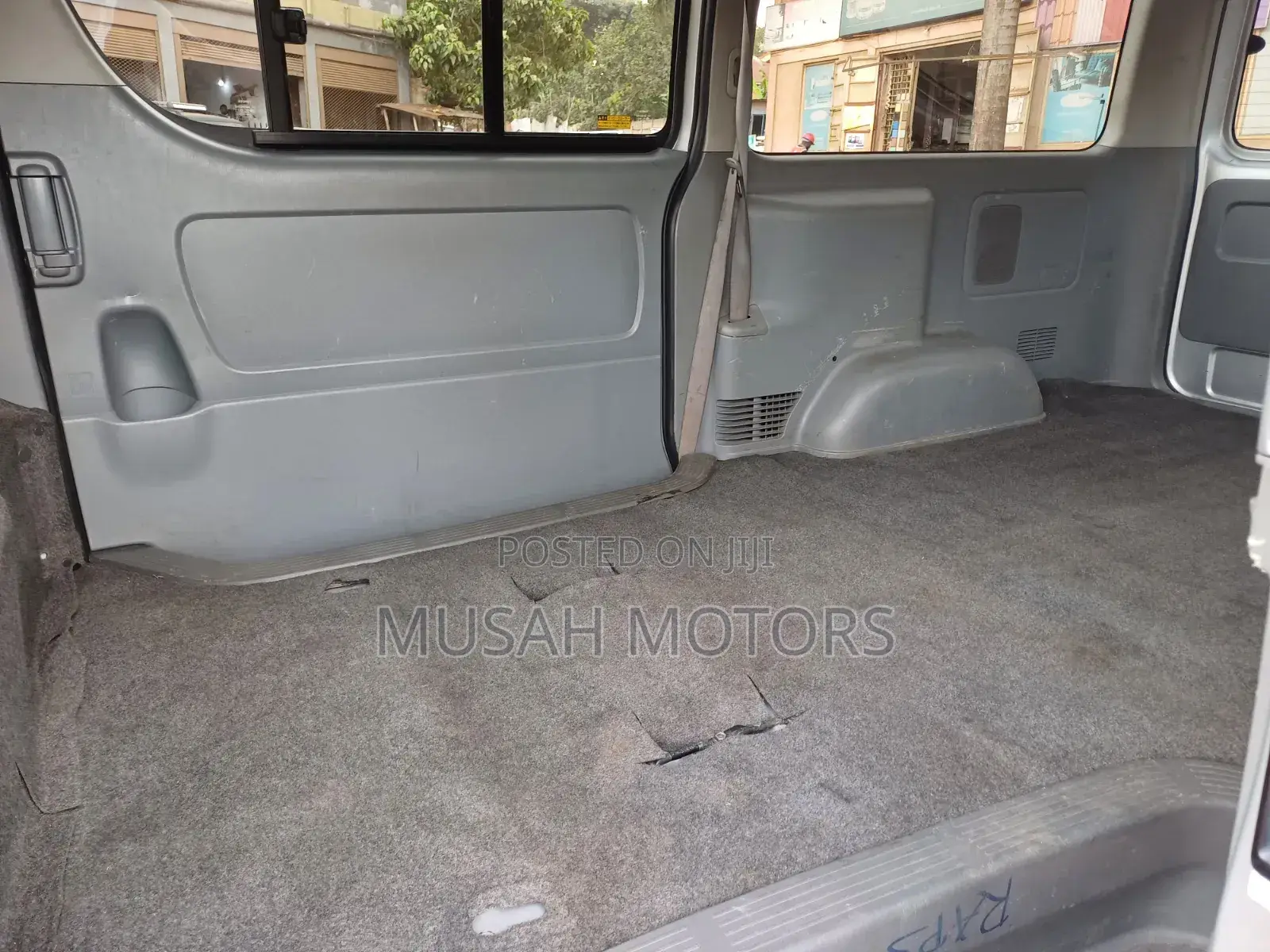 Toyota HiAce 2013 Silver