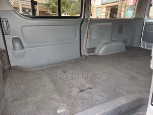 Toyota HiAce 2013 Silver