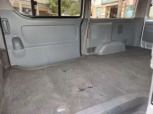 Toyota HiAce 2013 Silver