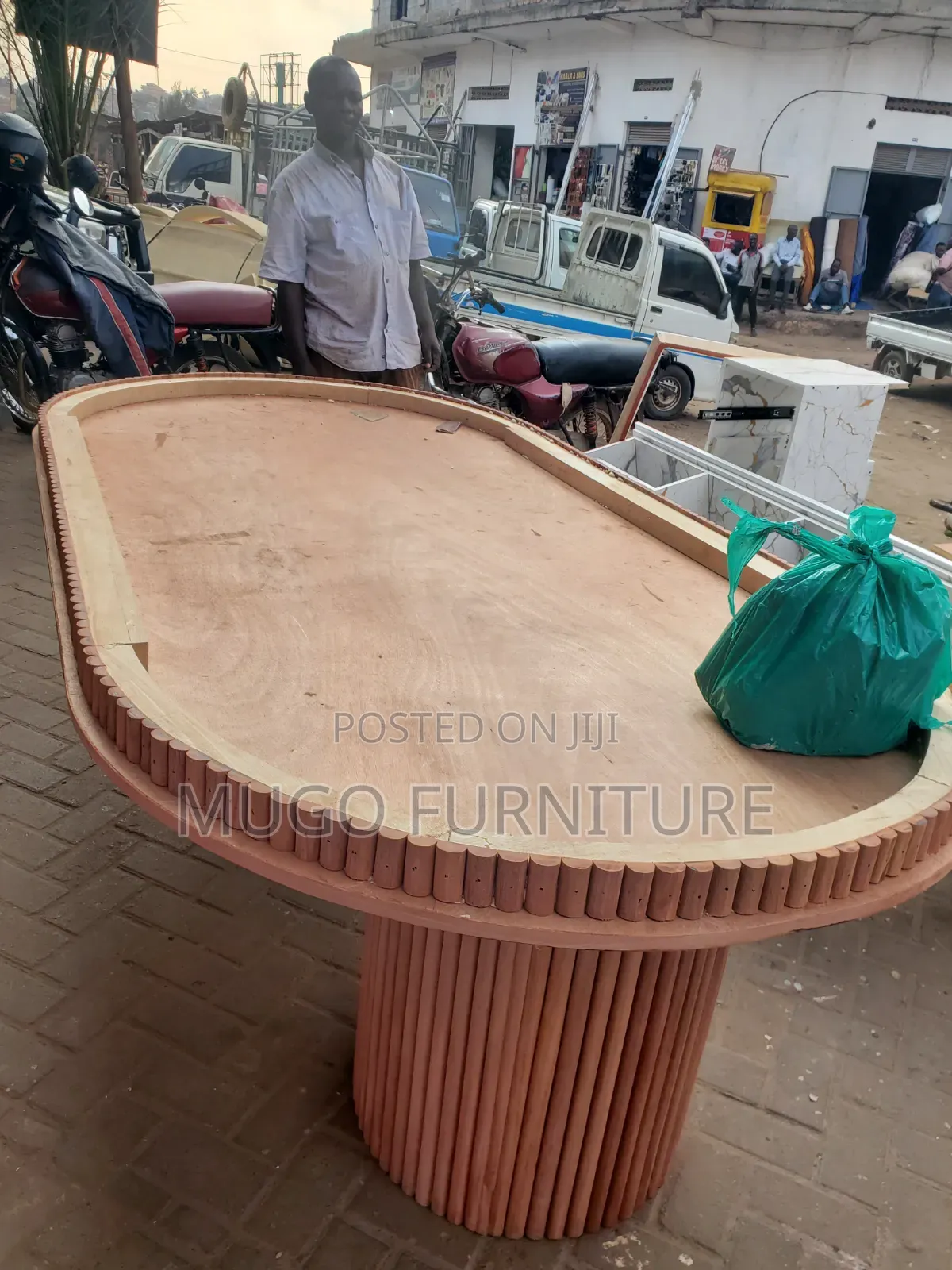 Hardwood Mahogany/Mugavu Dining Table