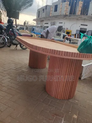 Hardwood Mahogany/Mugavu Dining Table