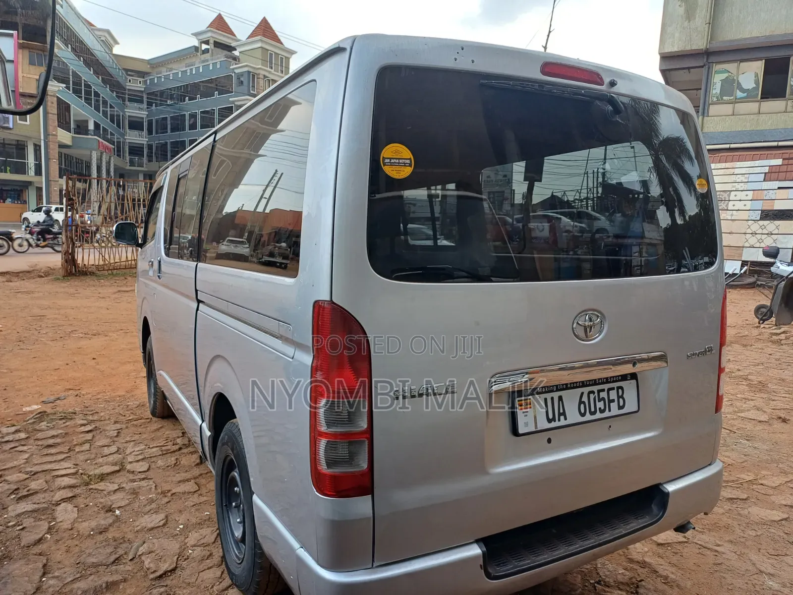 Toyota HiAce 2013 Silver
