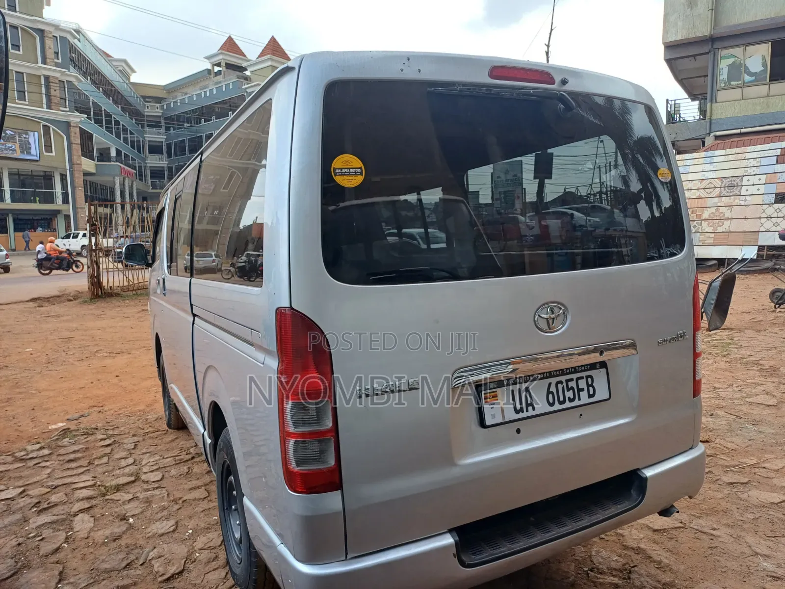 Toyota HiAce 2013 Silver