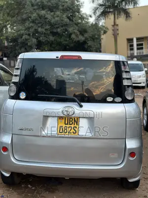 Toyota Sienta 2008 Silver
