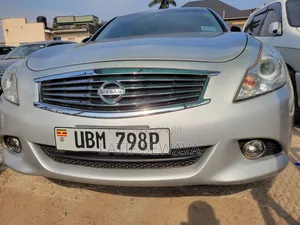 Nissan Skyline 2010 Silver