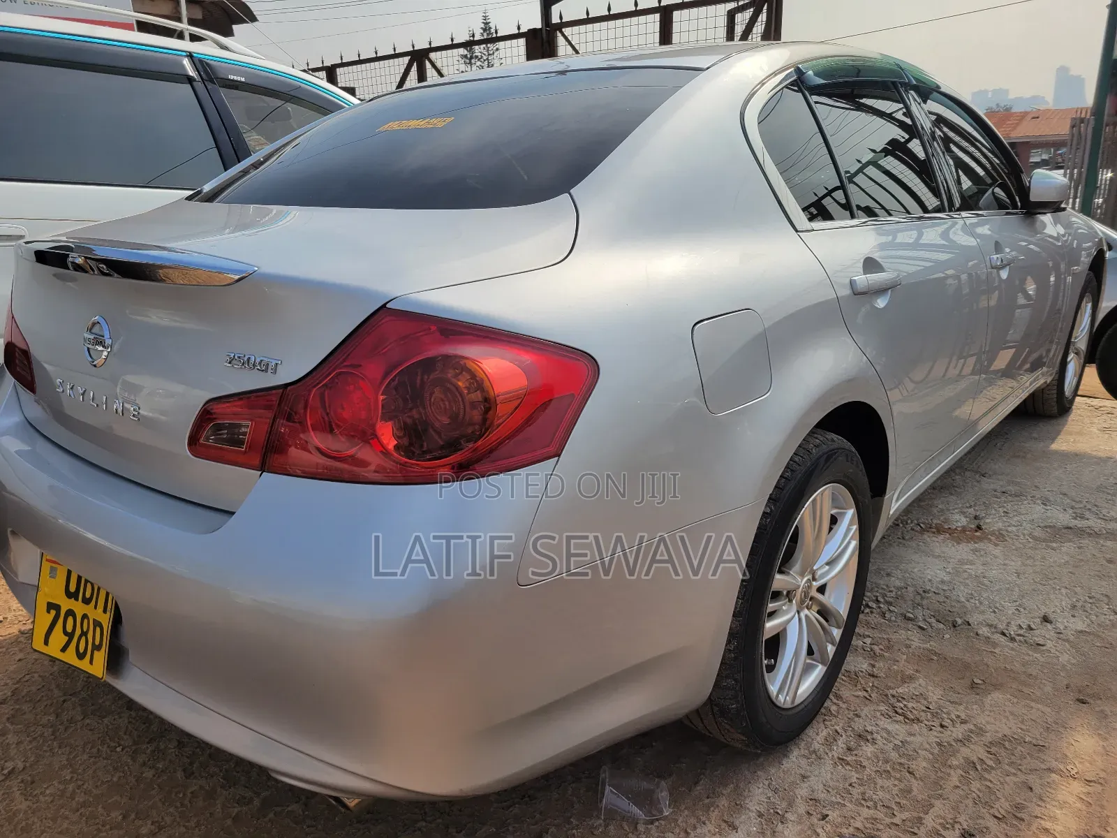 Nissan Skyline 2010 Silver