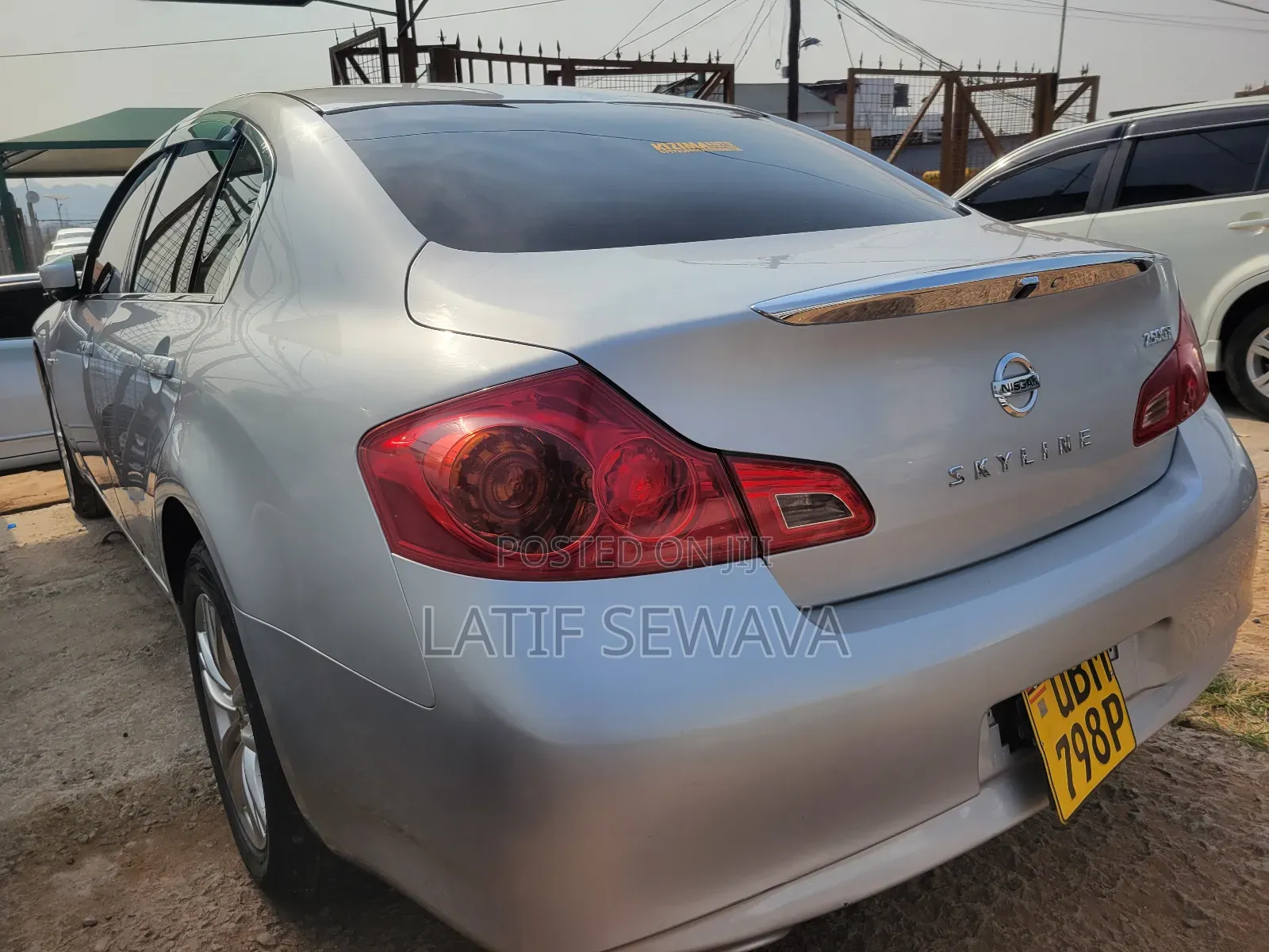 Nissan Skyline 2010 Silver