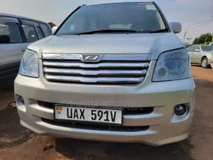Toyota Noah 2.0 AWD (8 Seater) 2004 Silver