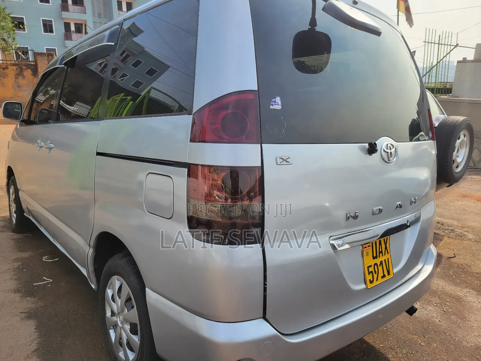 Toyota Noah 2.0 AWD (8 Seater) 2004 Silver