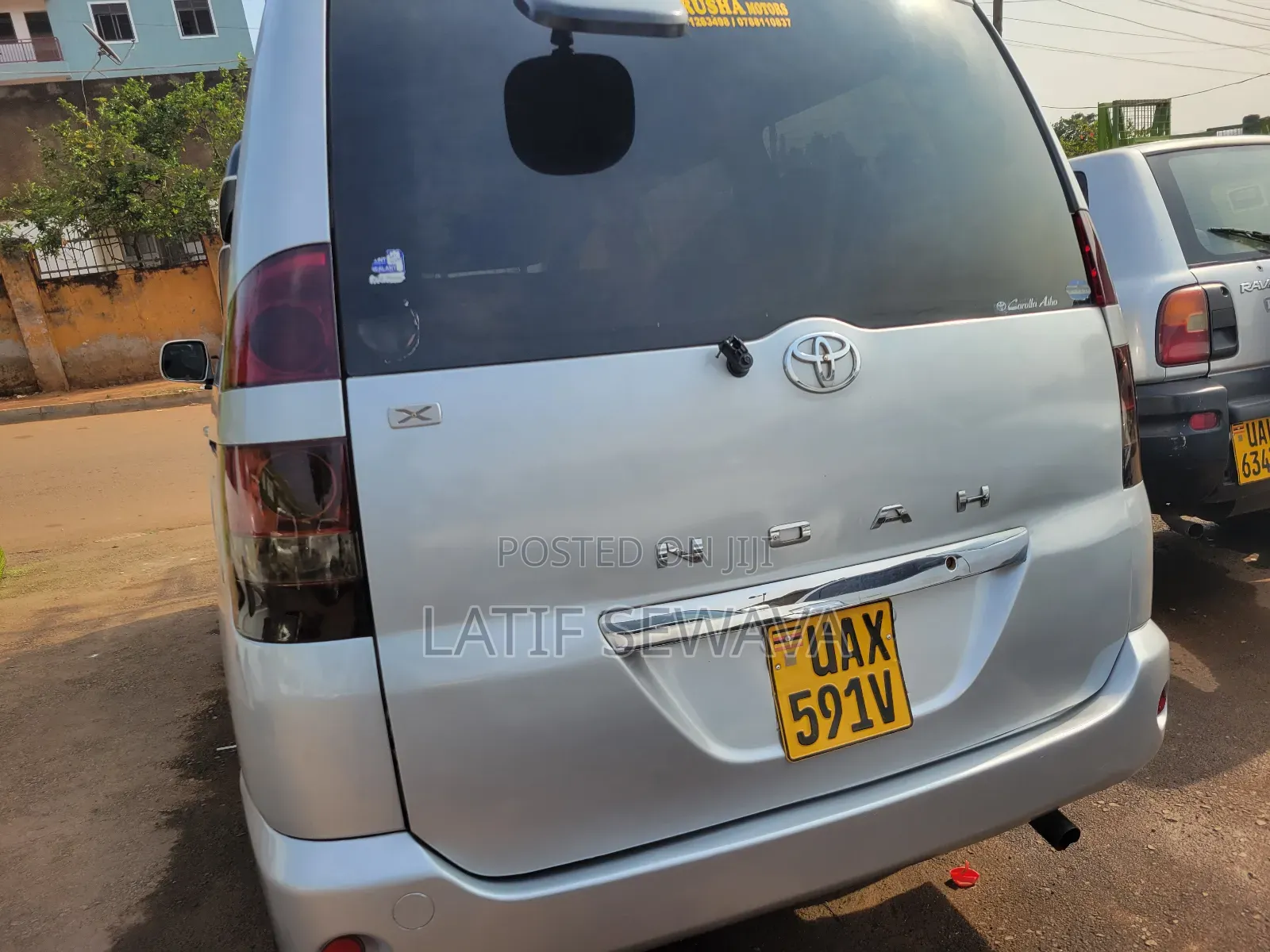 Toyota Noah 2.0 AWD (8 Seater) 2004 Silver