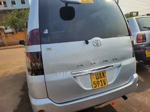 Toyota Noah 2.0 AWD (8 Seater) 2004 Silver