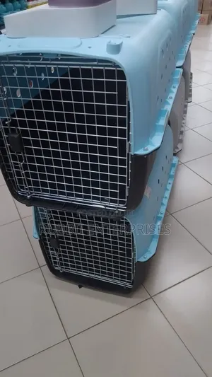 Hard-Sided Plastic Pet Carriers ~ Meduim