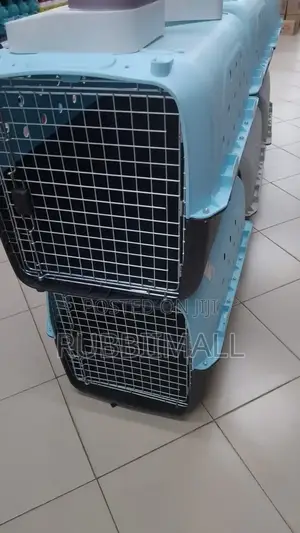 Hard-Sided Plastic Pet Carriers ~ Meduim