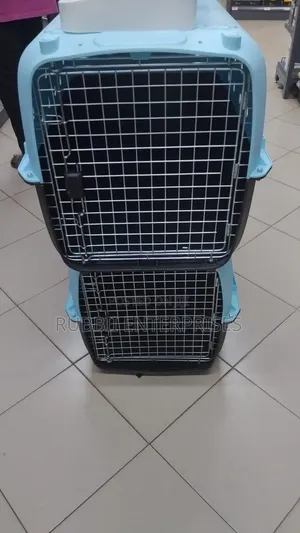 Hard-Sided Plastic Pet Carriers ~ Meduim