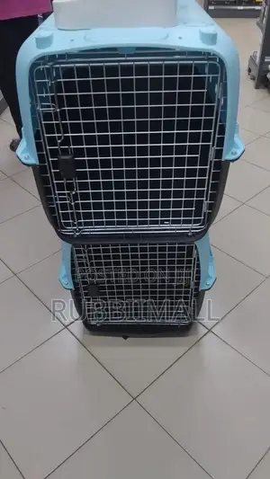 Hard-Sided Plastic Pet Carriers ~ Meduim