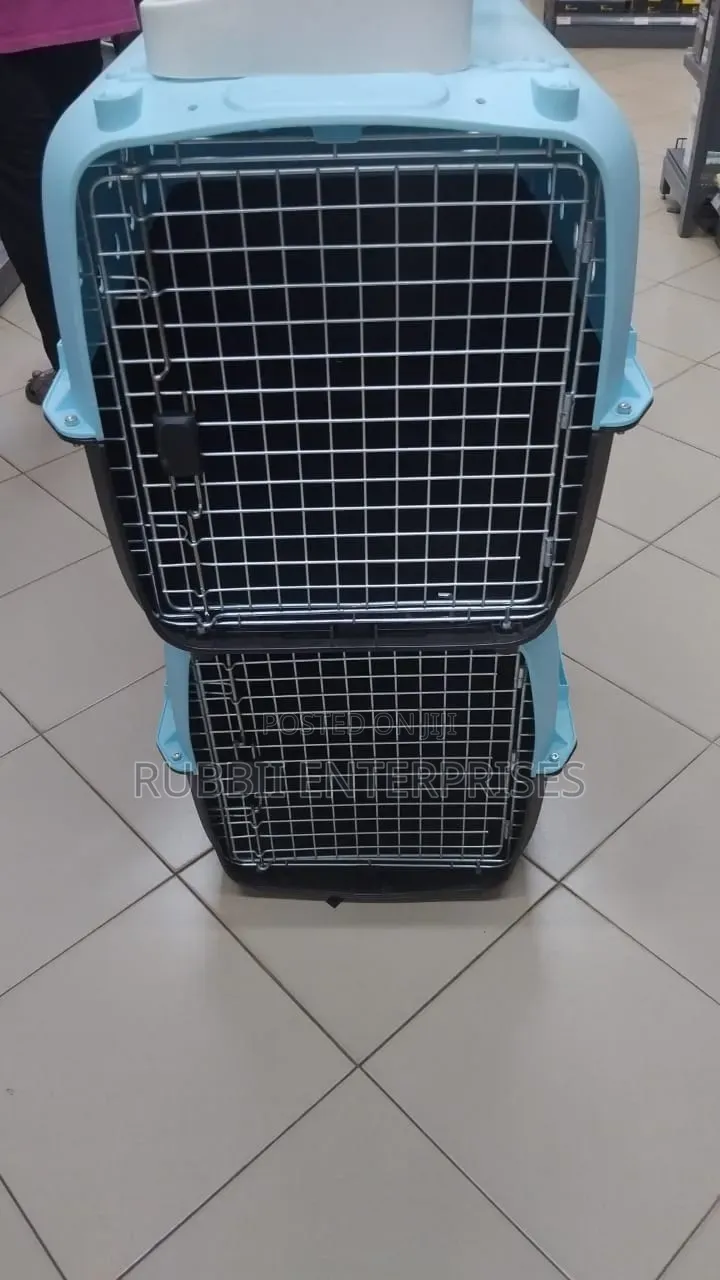 Hard-Sided Plastic Pet Carriers ~ Meduim