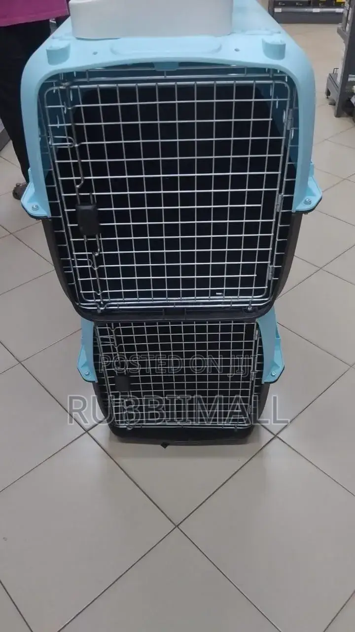 Hard-Sided Plastic Pet Carriers ~ Meduim