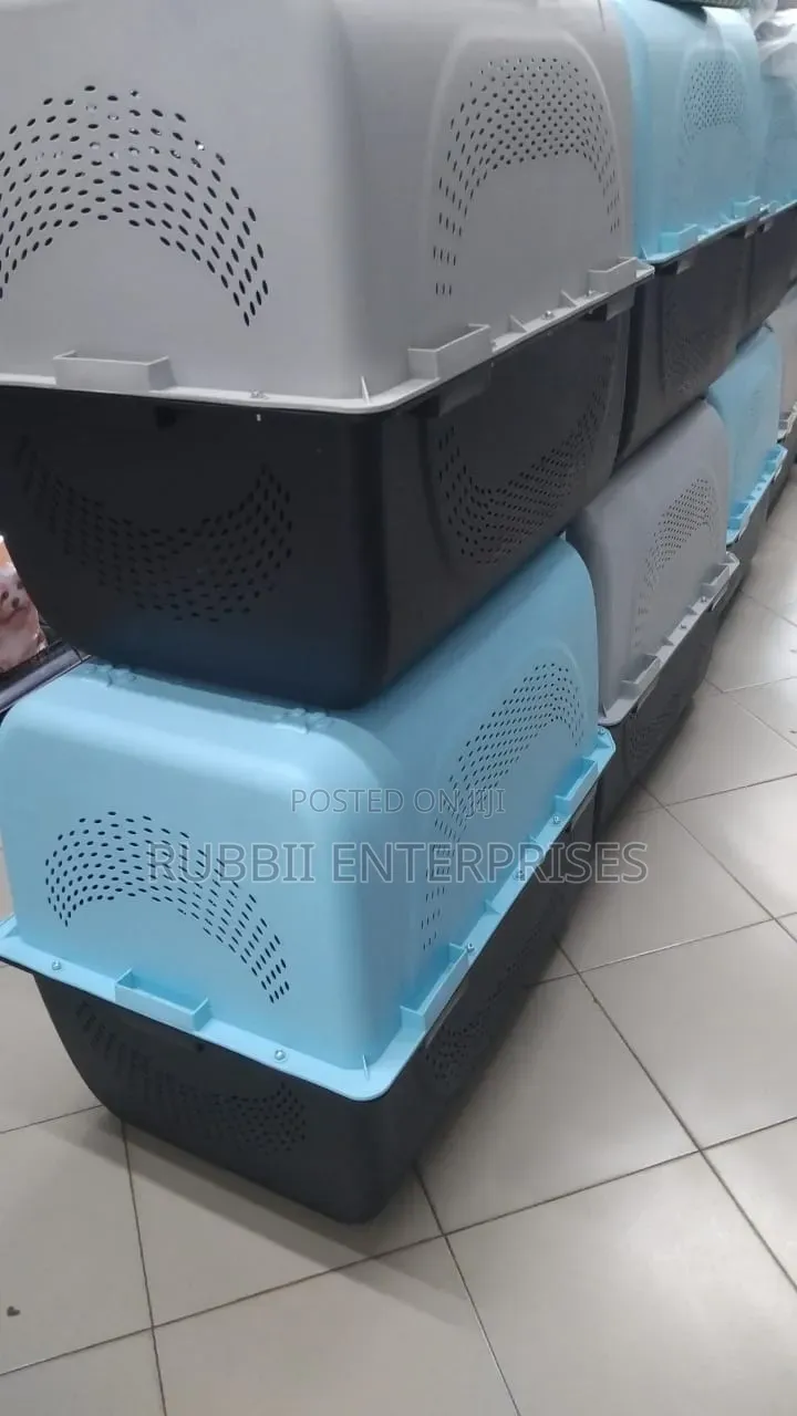 Hard-Sided Plastic Pet Carriers ~ Large