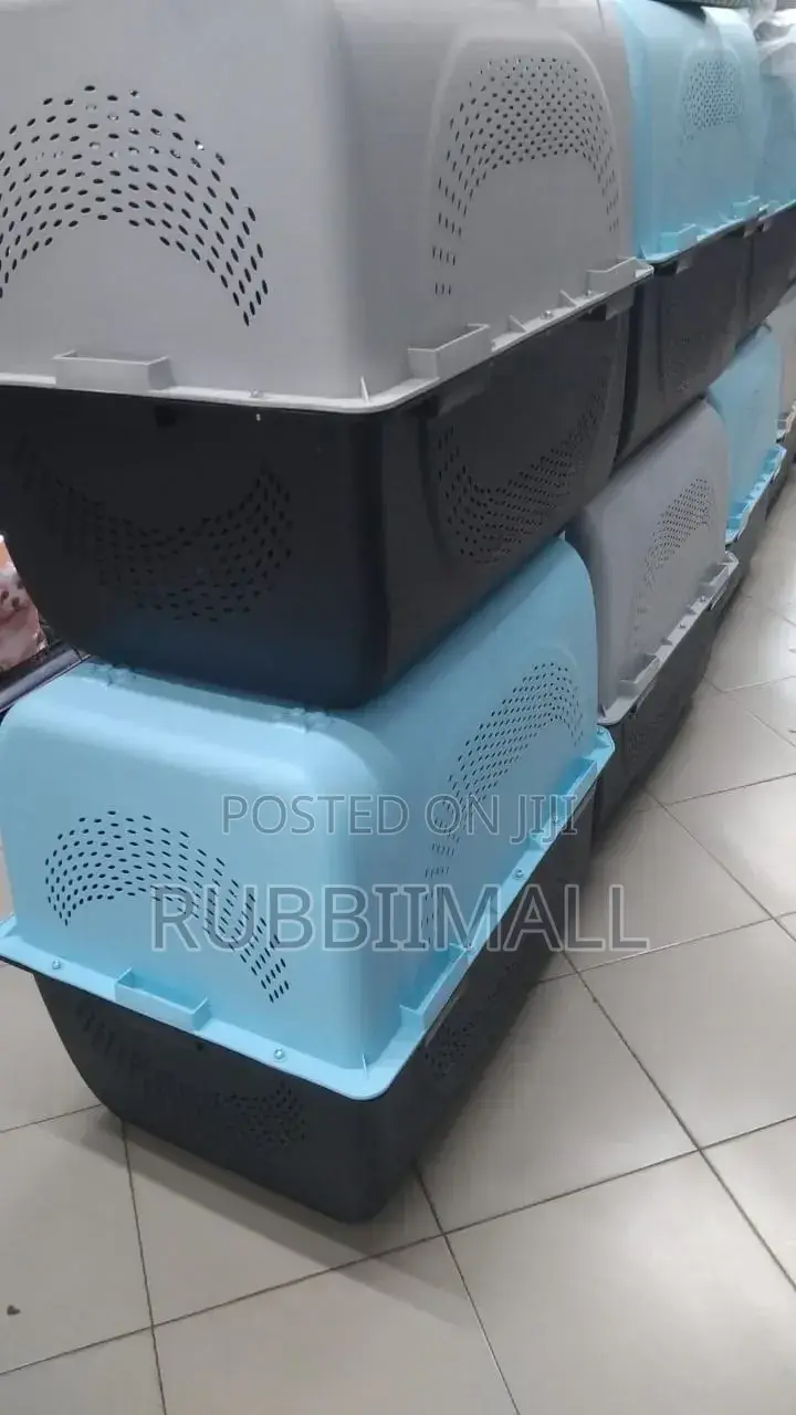 Hard-Sided Plastic Pet Carriers ~ Large