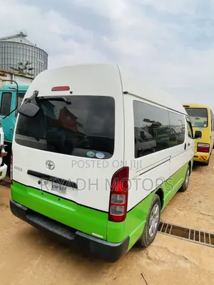 Toyota HiAce 2013 White