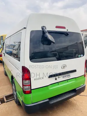 Toyota HiAce 2013 White