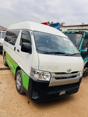 Toyota HiAce 2013 White