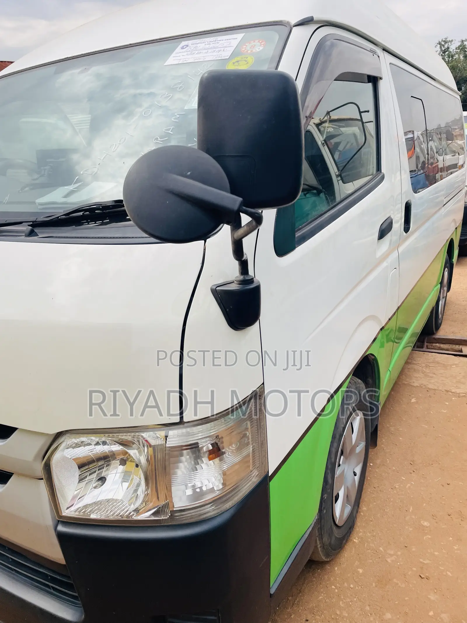 Toyota HiAce 2013 White