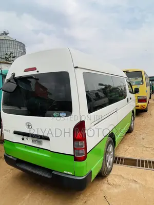 Toyota HiAce 2013 White