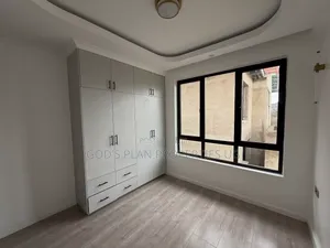 3bdrm Block of Flats in Bugolobi Estate, Central Division for rent