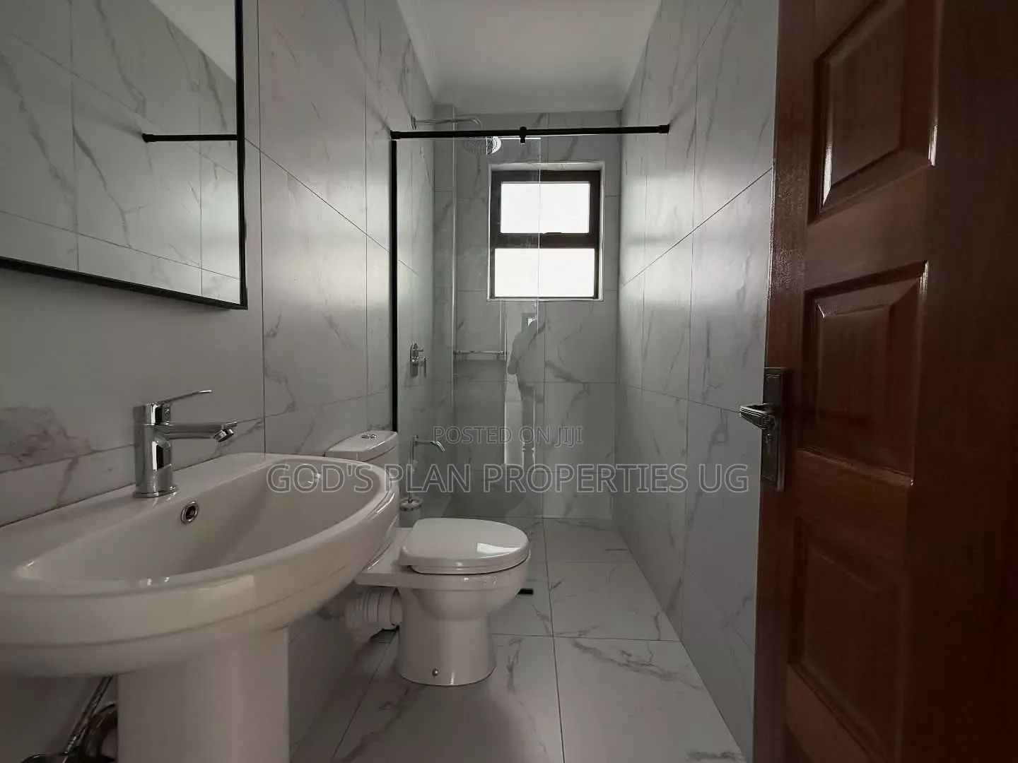 3bdrm Block of Flats in Bugolobi Estate, Central Division for rent