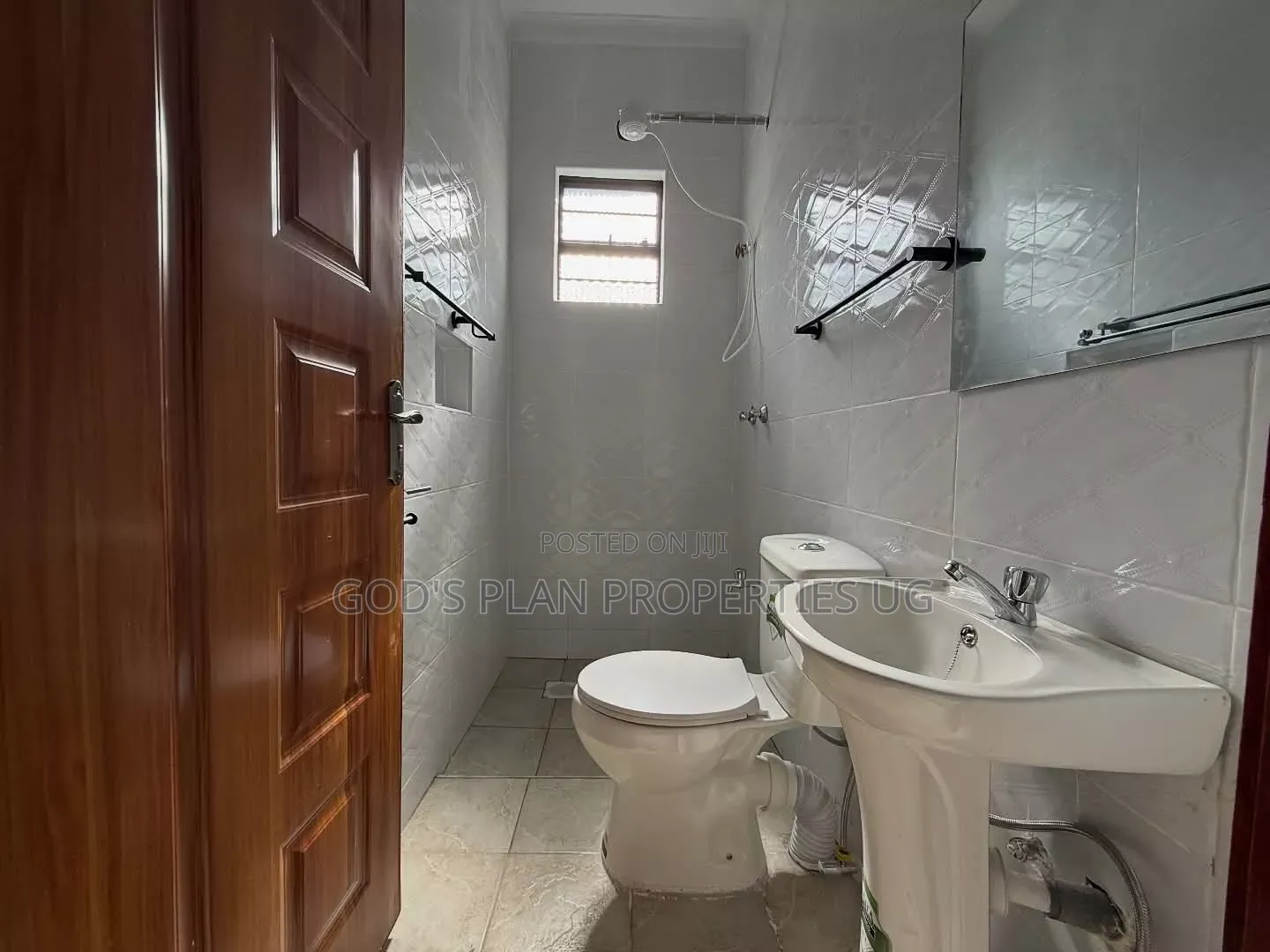3bdrm Block of Flats in Bugolobi Estate, Central Division for rent