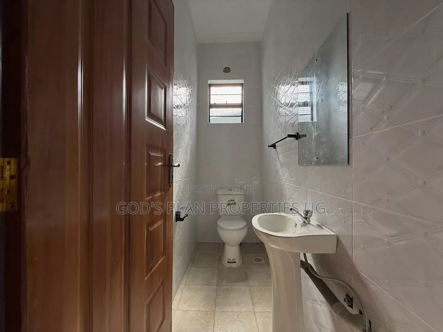 3bdrm Block of Flats in Bugolobi Estate, Central Division for rent