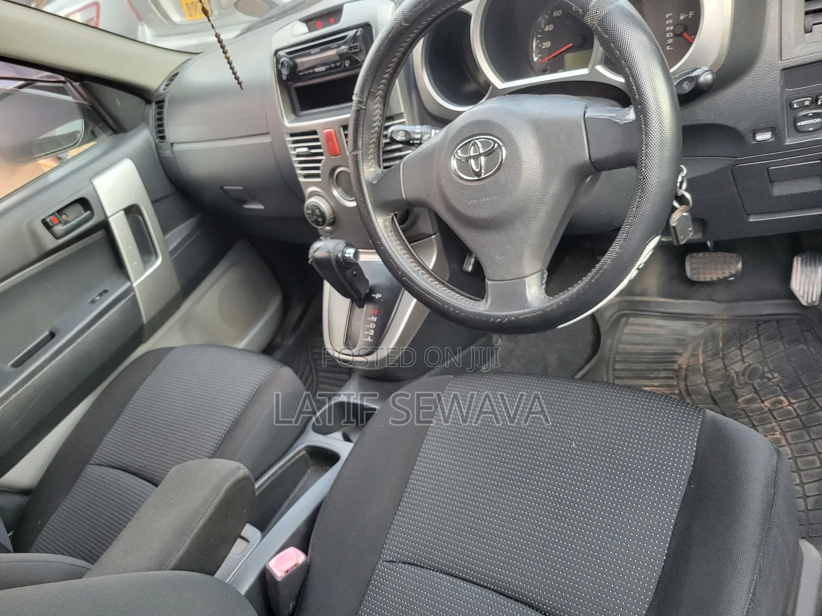 Toyota Rush 1.5 AWD 2011 Silver