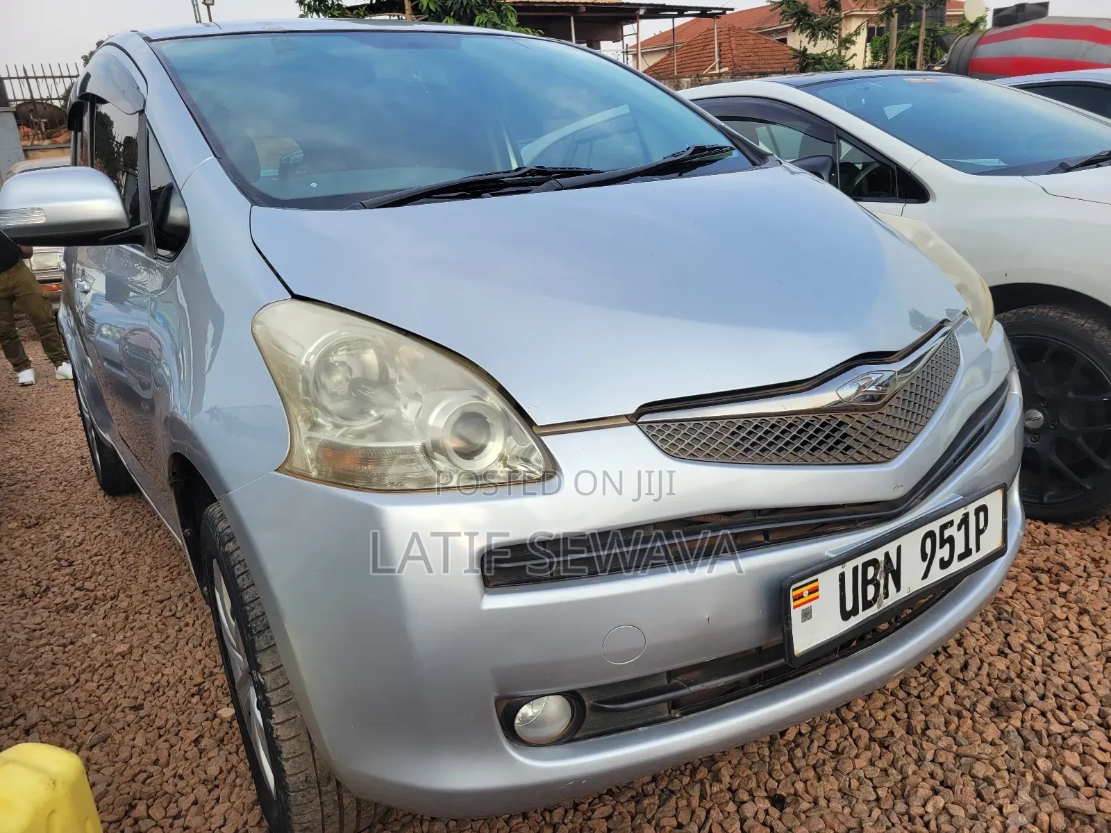 Toyota Ractis 1.5 AWD 2010 Silver