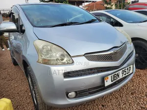 Toyota Ractis 1.5 AWD 2010 Silver